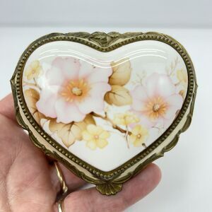 Vintage Sankyo Porcelain Heart Footed Jewelry Music Box Floral Ornate Japan